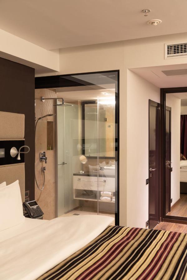 11 Mirrors Design Hotel Kiev Bagian luar foto