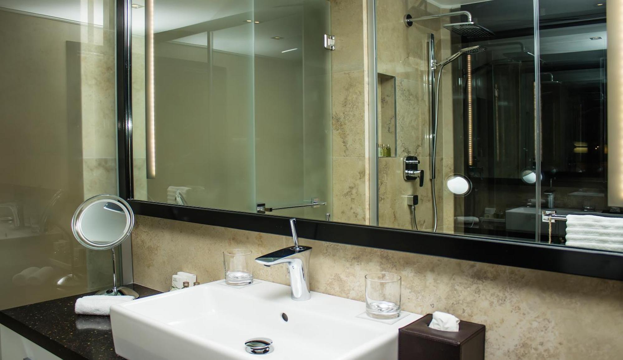 11 Mirrors Design Hotel Kiev Ruang foto