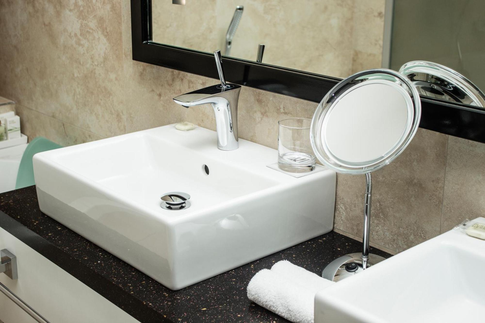 11 Mirrors Design Hotel Kiev Ruang foto