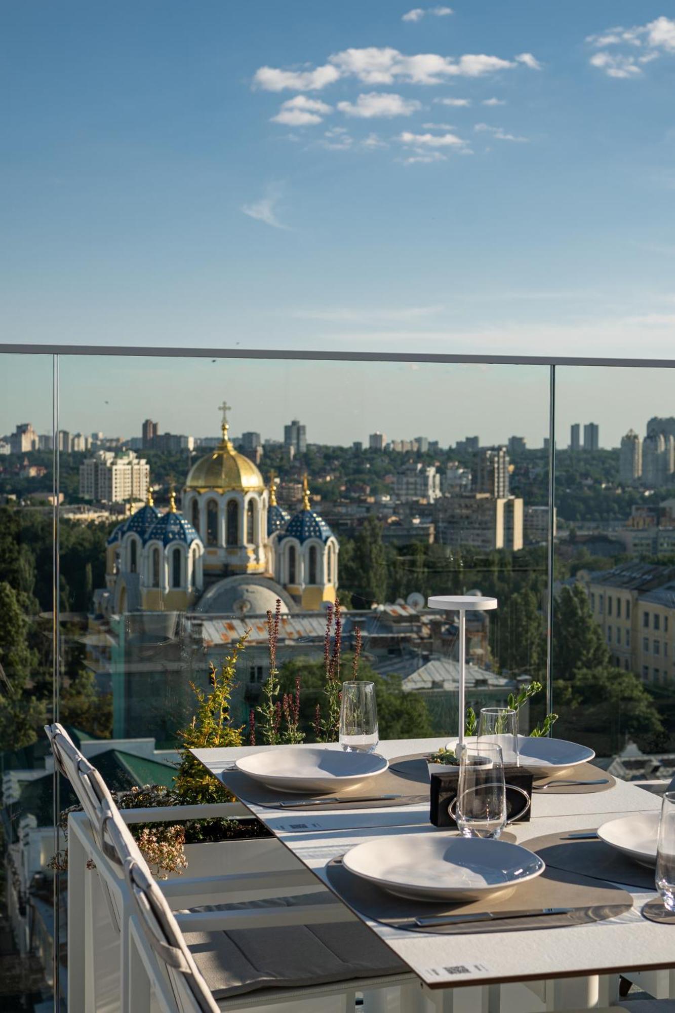 11 Mirrors Design Hotel Kiev Bagian luar foto