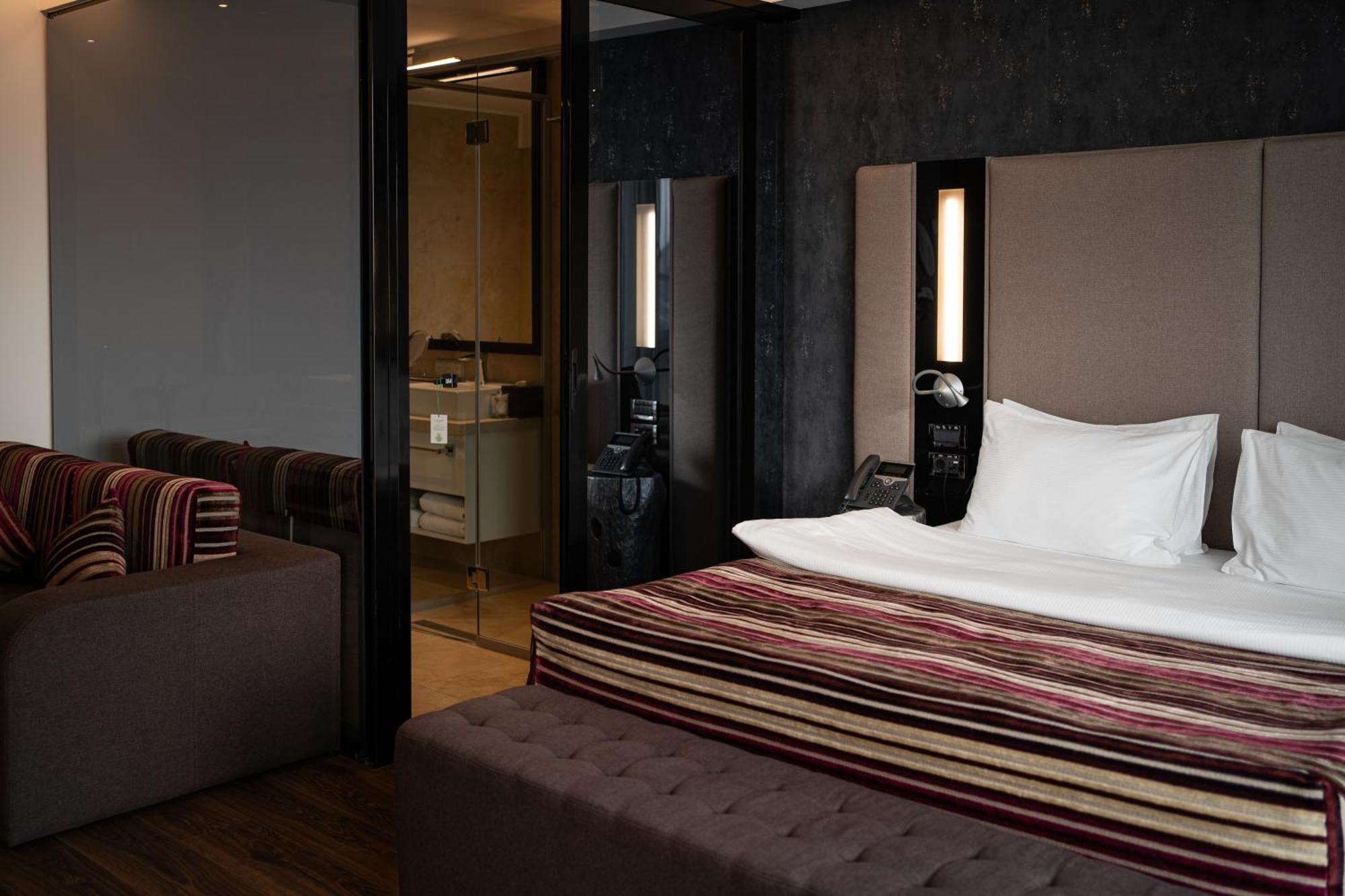11 Mirrors Design Hotel Kiev Bagian luar foto